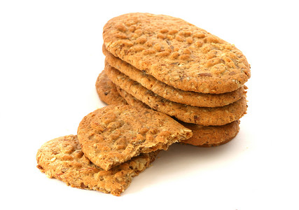 白色背景的全颗粒饼干粮食食物棕色图片素材