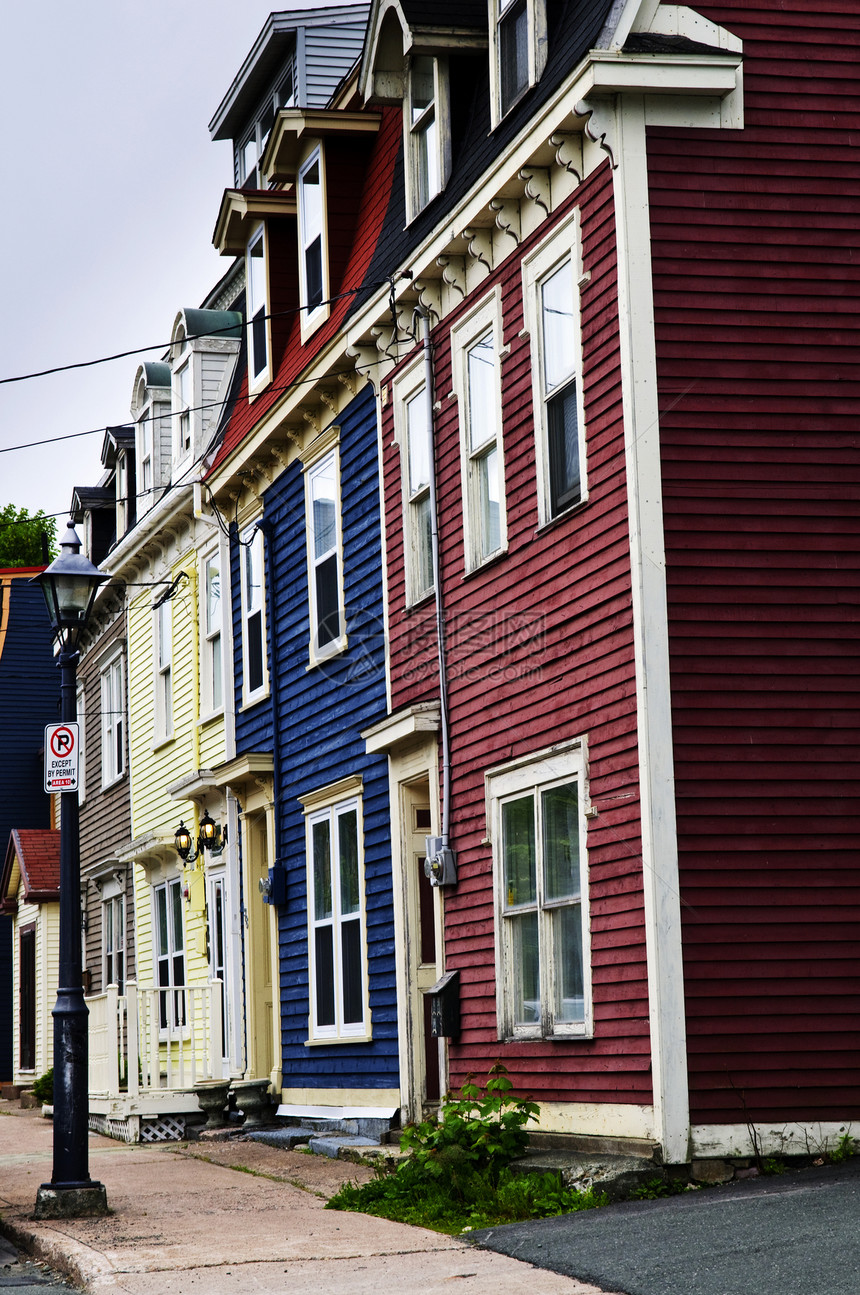 圣约翰的丰富多彩的房子住宅家园建筑物人行道红色蓝色城市英石街道黄色图片