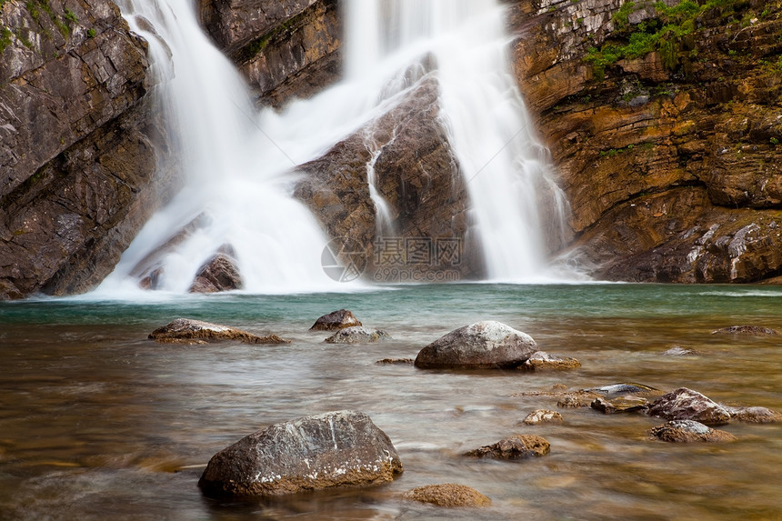 卡梅伦法斯悬崖荒野岩石瀑布溪流图片