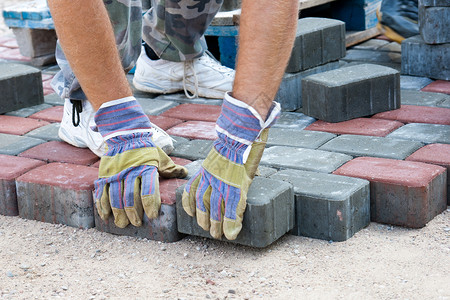 砖纸职场铺路石头建筑工作工人路面街道手套小路背景图片