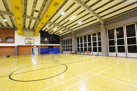篮球场的透视图篮球游戏娱乐竞技场比赛运动篮板窗户照明大厅背景图片