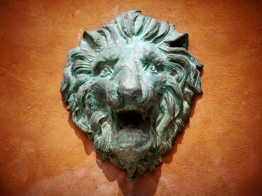 石绿色金属狮子头图片
