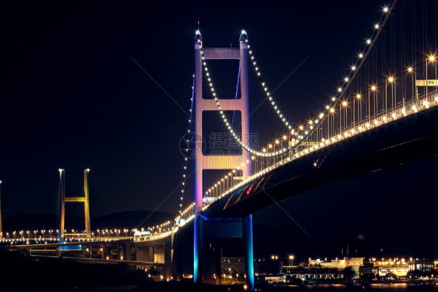 夜里香港清马桥城市黑色建筑金融海岸地标电缆天空公司反射图片
