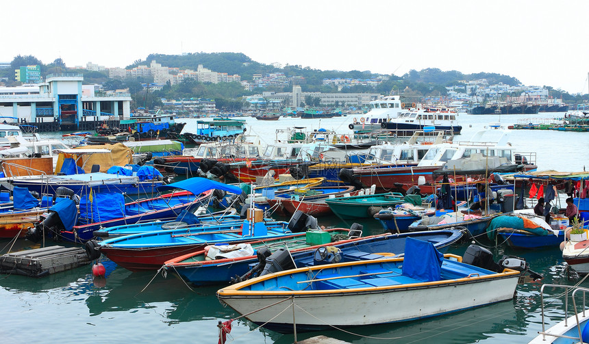 渔船和停泊在长洲港的民船木头渔夫工艺房子船屋垃圾蓝色血管海洋商业图片