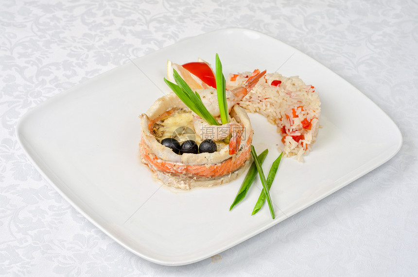 有大米和蔬菜的鱼烹饪食物营养午餐美食草本植物盘子餐厅用餐粮食图片