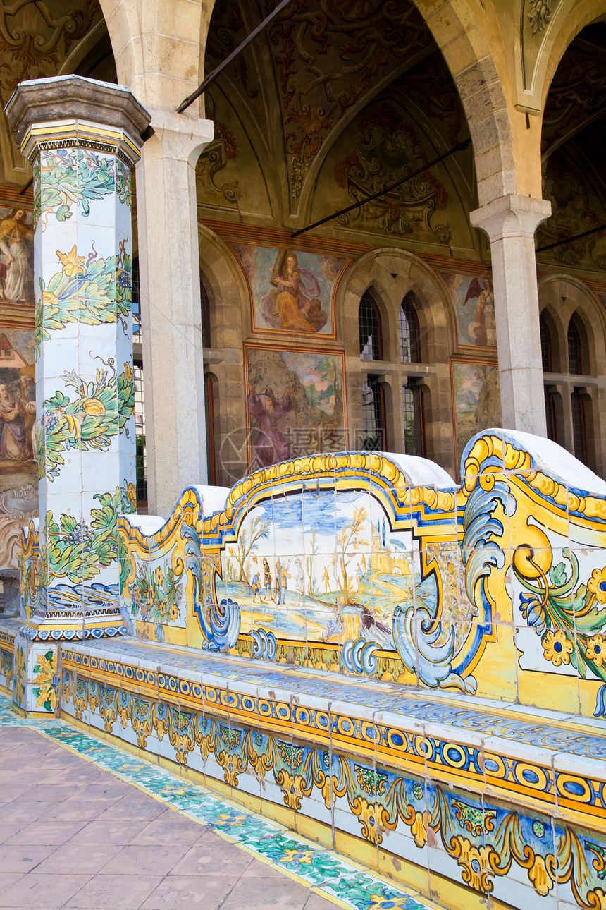 圣基亚拉修道院那不勒斯长椅假期庭院宗教旅行遗产历史性纪念碑游客文化图片