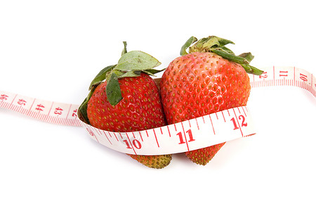 草莓新鲜和磁带测量水果影棚叶子浆果白色绿色新鲜感横截面反射甜食背景图片