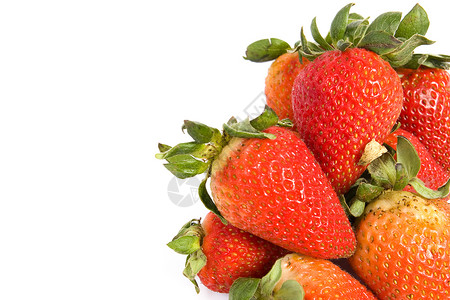 隔绝时新鲜的草莓浆果叶子健康饮食横截面反射水平白色食物绿色新鲜感背景图片