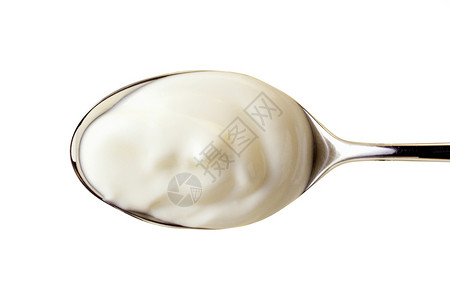 汤匙上的酸奶高清图片