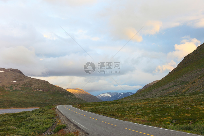 从奥斯陆到卑尔根的公路 挪威 扫描欧洲驾驶风景蓝色框架戏剧性环境旅游旅行小路国家图片