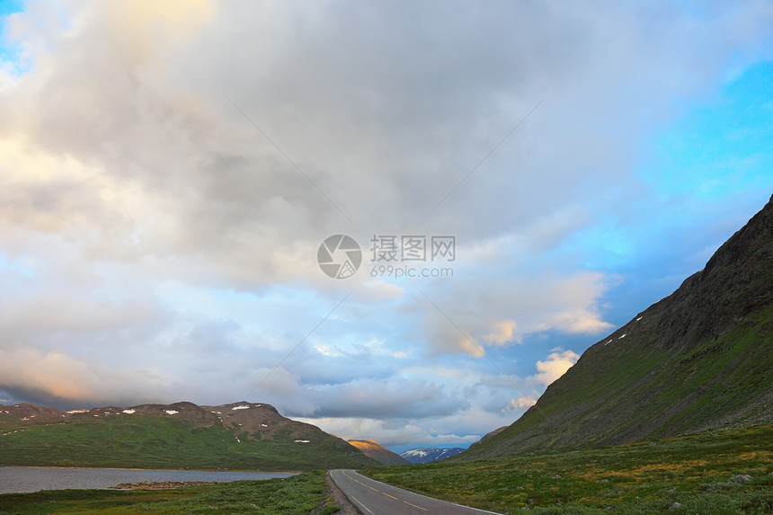 从奥斯陆到卑尔根的公路 挪威 扫描欧洲地平线国家小路风景蓝色天空爬坡戏剧性旅行太阳图片