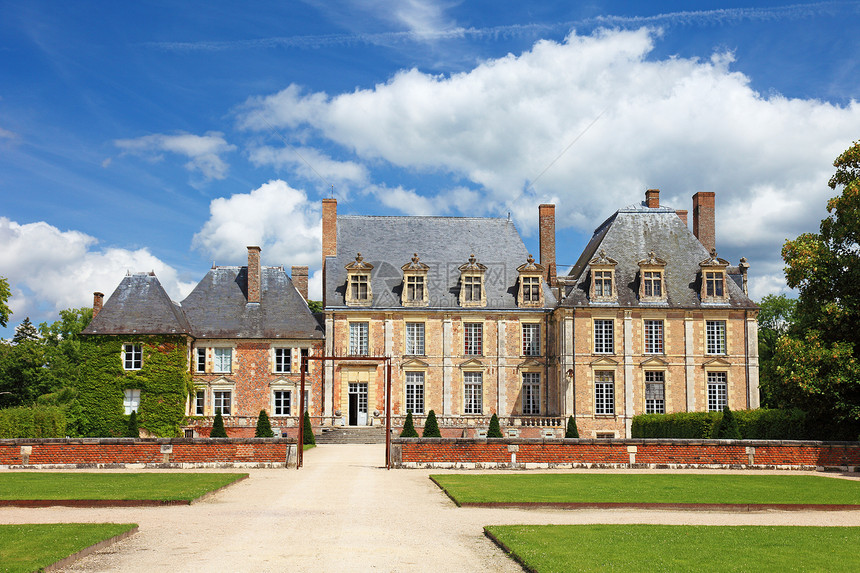 拥有美丽的花园和建筑师的老法国贵族豪宅城堡文化住宅历史大厦旅游假期地标树木奢华图片