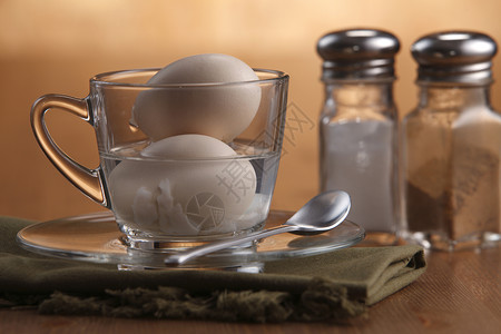 蛋褐色勺子杯子蛋类棕色菜肴胡椒早餐沸腾选择性背景图片