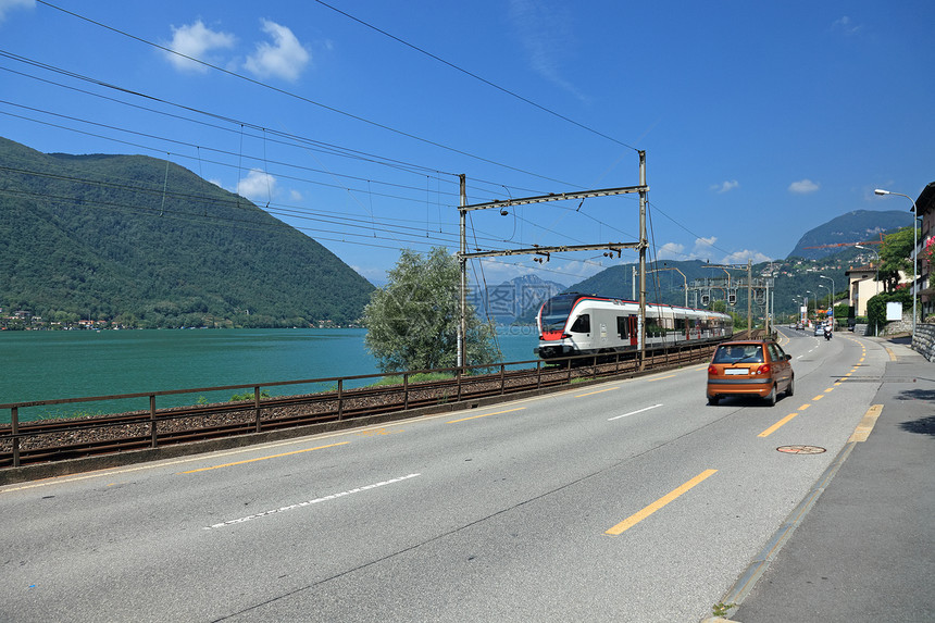 沿吉纳韦湖 瑞士 欧洲的公路和火车图片