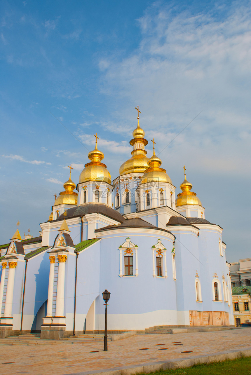 乌克兰基辅圣迈克尔修道院宗教英石公园历史天空圆顶金子教会胡同长椅图片
