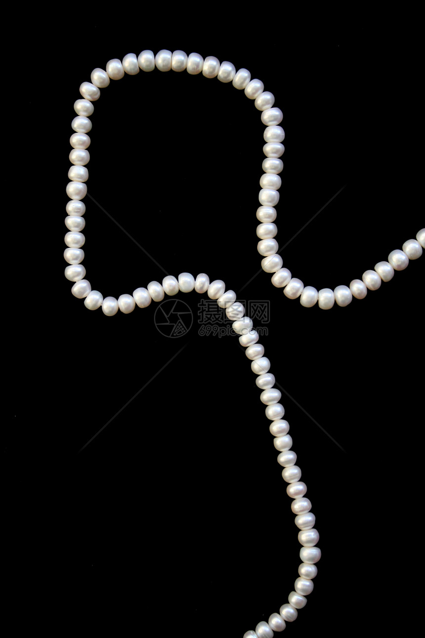 黑丝上的白珍珠项链奢华黑色白色珍珠宝藏丝绸礼物象牙手镯图片