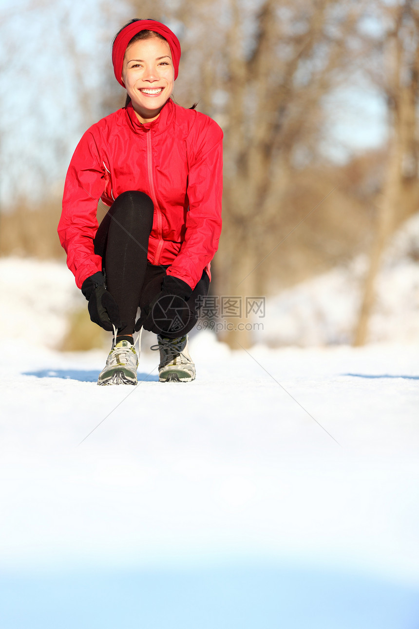 冬季积雪时的运行者图片