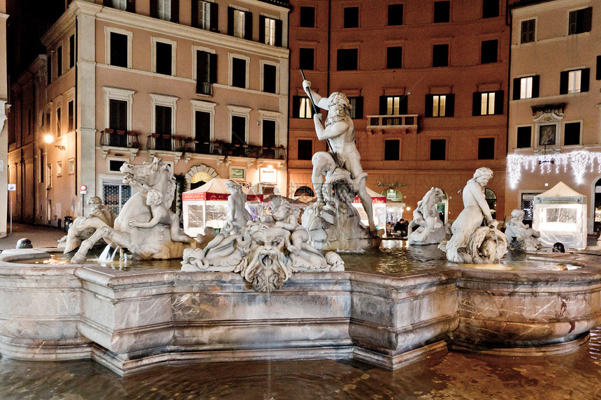 喷洒古罗马雕像广场艺术喷泉景点雕塑历史旅游图片
