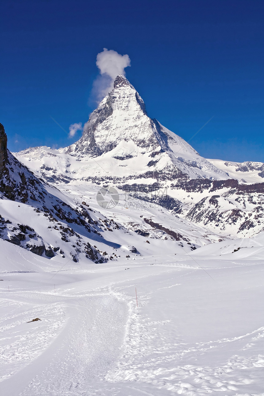 阿尔卑山峰瑞士岩石旅行远足全景爬坡吸引力假期薄雾蓝色高山图片