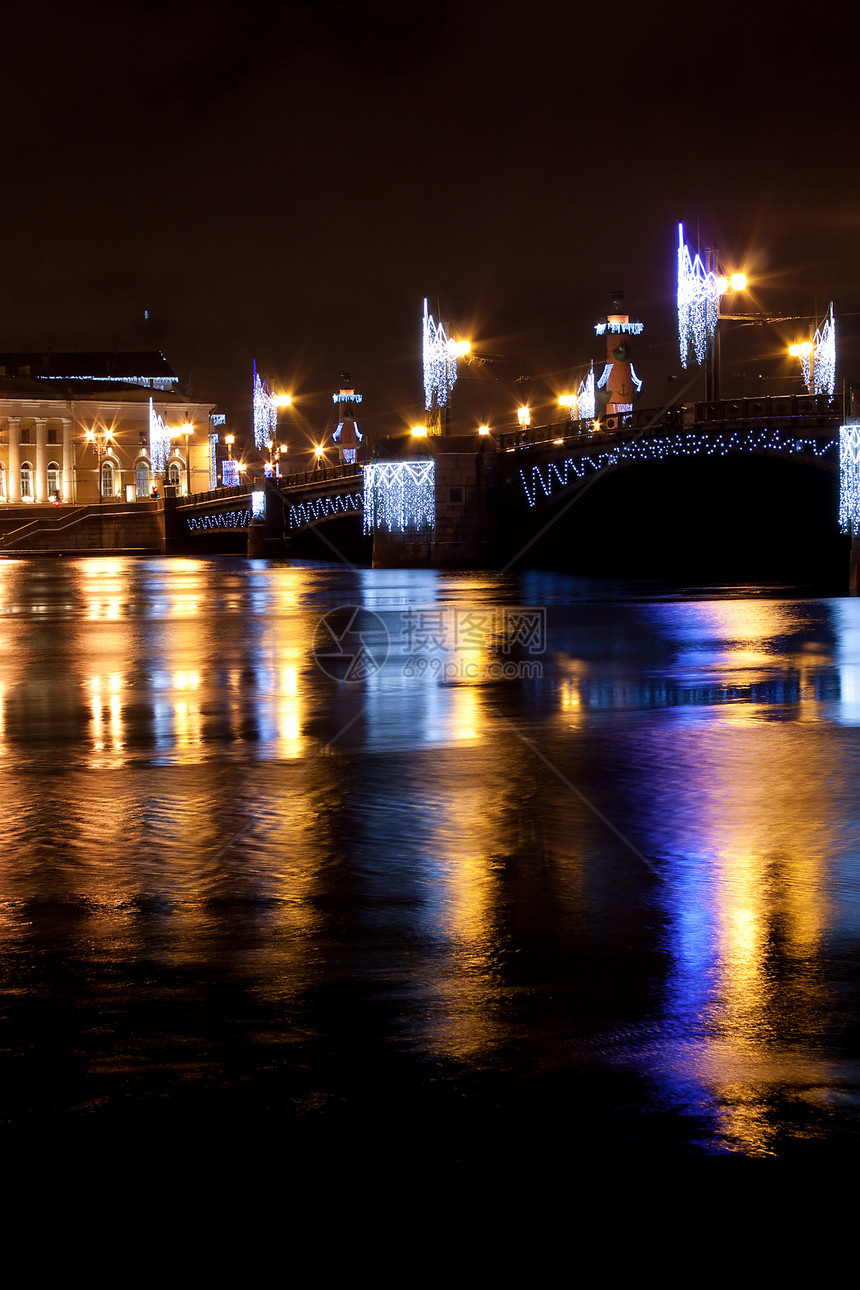 俄罗斯圣彼得堡宫桥的垂直视图 位于俄罗斯圣彼得堡图片