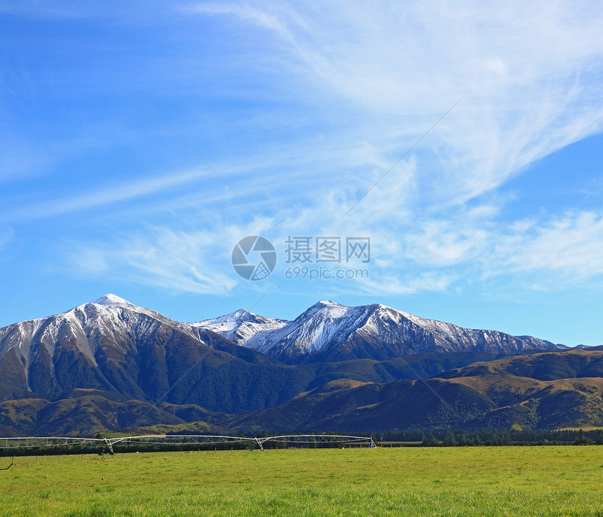 新西兰南部高山的雪山 阳光明媚的冰山图片