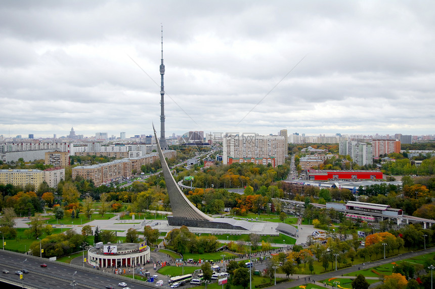 俄罗斯莫斯科中央宇航博物馆和奥斯坦金诺塔全景图片