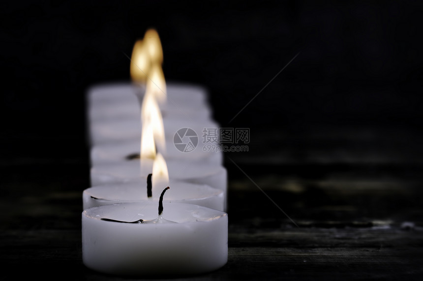 蜡烛木头燃烧烧伤点燃火焰辉光茶色白色图片