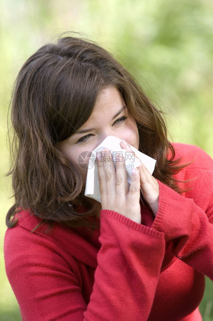 阿尔格氏喷嚏鼻子过敏眼睛流感季节卫生女士打扫公园温度图片