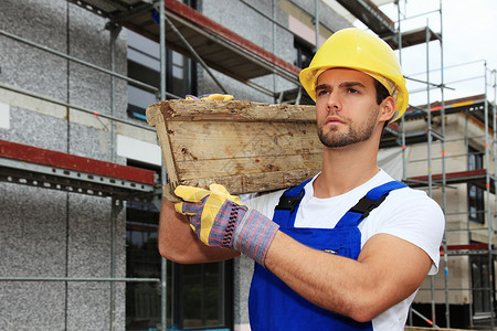 手工工人白色领班男性监工男人建筑业工业青年工地工匠木板高清图片素材