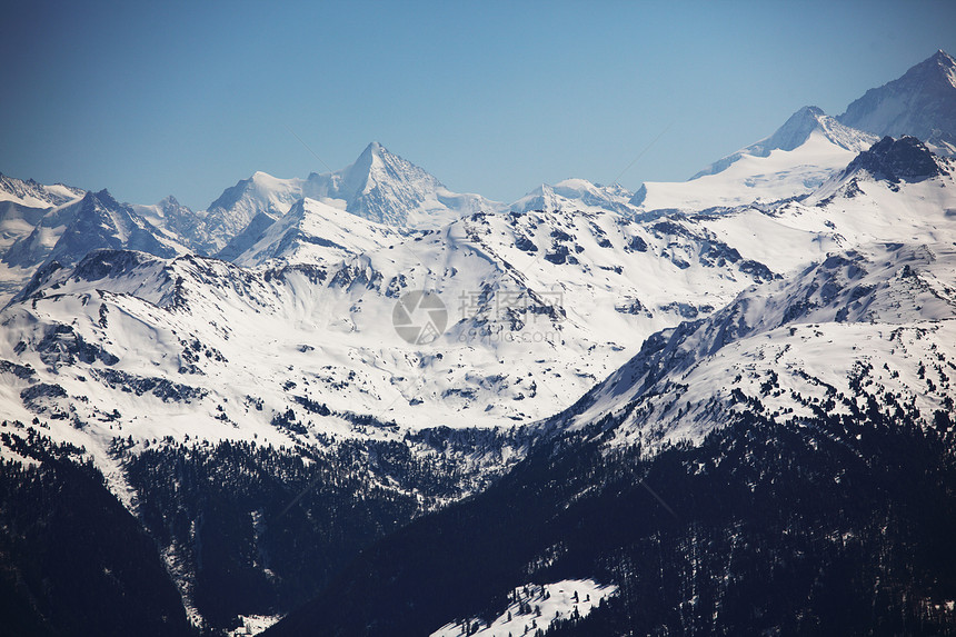 山上有高山阳光冻结旅游冰川暴风雪全景旅行顶峰滑雪太阳图片