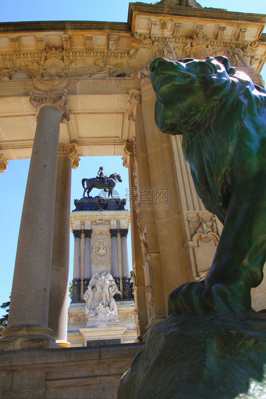 亚休斯十二世远洋公园马德里纪念碑狮子历史广场雕像建筑学正方形城市首都天空街道图片