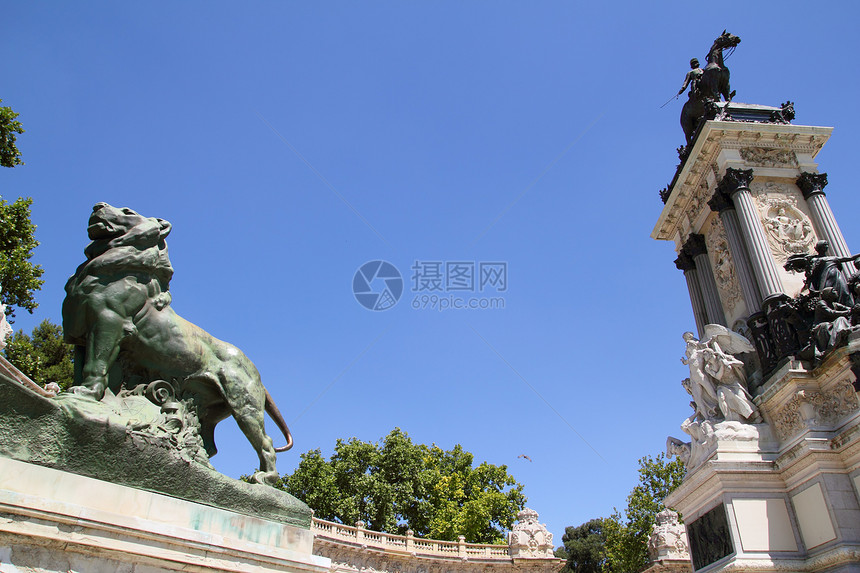 亚休斯十二世远洋公园马德里纪念碑观光建筑学城市古董首都纪念碑公园雕塑正方形假期图片