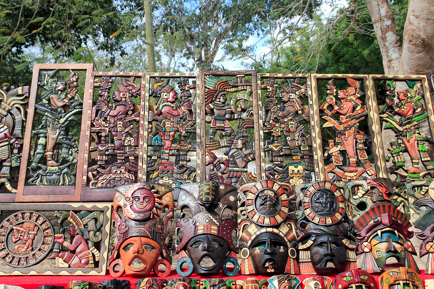 丛林中的玛雅墨西哥木制手工艺品面孔头骨手工市场雕塑艺术文化面具工匠宗教图片