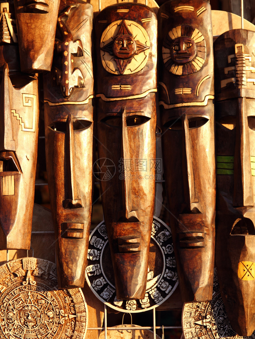 墨西哥木制面具 手工制作的木材面孔历史部落雕刻仪式男人工艺工匠精神古董文化图片