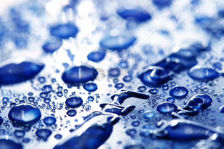 蓝水滴天气珠子雨滴蓝色飞沫淋浴液体风暴反射雨水图片
