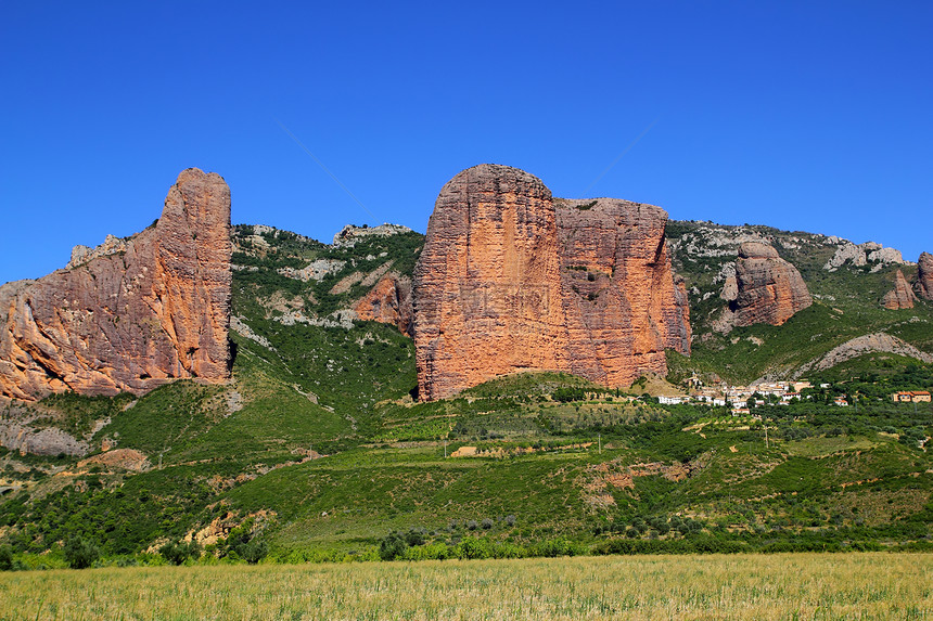 图标在Huesca塑造山脉植物群小路石头岩石池塘草地孤独环境海拔国家图片