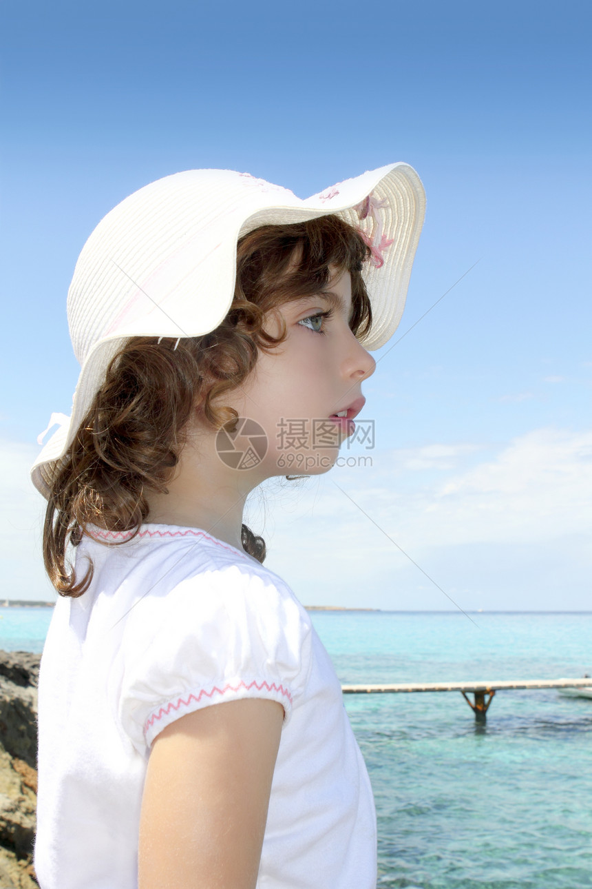 观光小姑娘帽 黄绿绿海码头海洋支撑海岸女性女儿蓝色婴儿小女孩乐趣图片