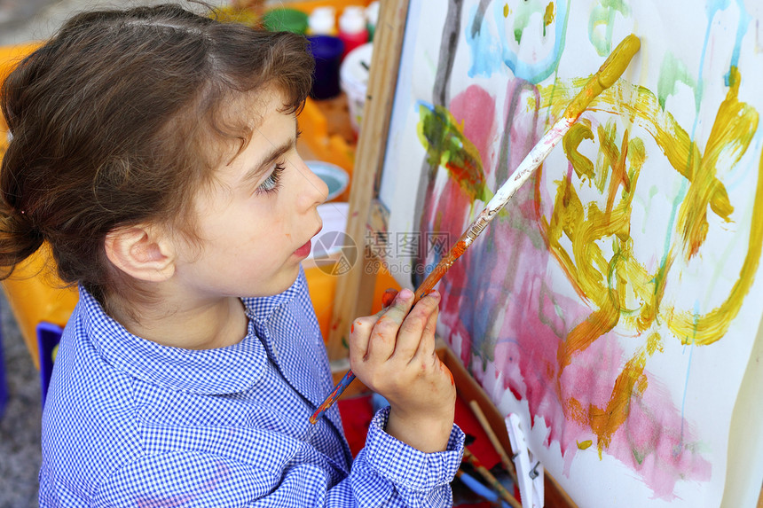 画抽象图画的小女孩女艺术家小女孩水彩教育蓝色绘画画家草图学校刷子艺术女孩图片