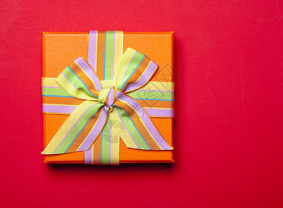 礼品盒红色盒子惊喜礼物展示背景图片