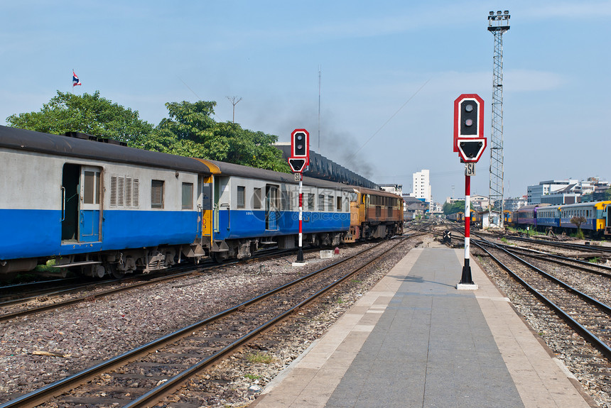 火车站信号通信光灯安全力量电气铁路红色金属运输火车危险概念图片