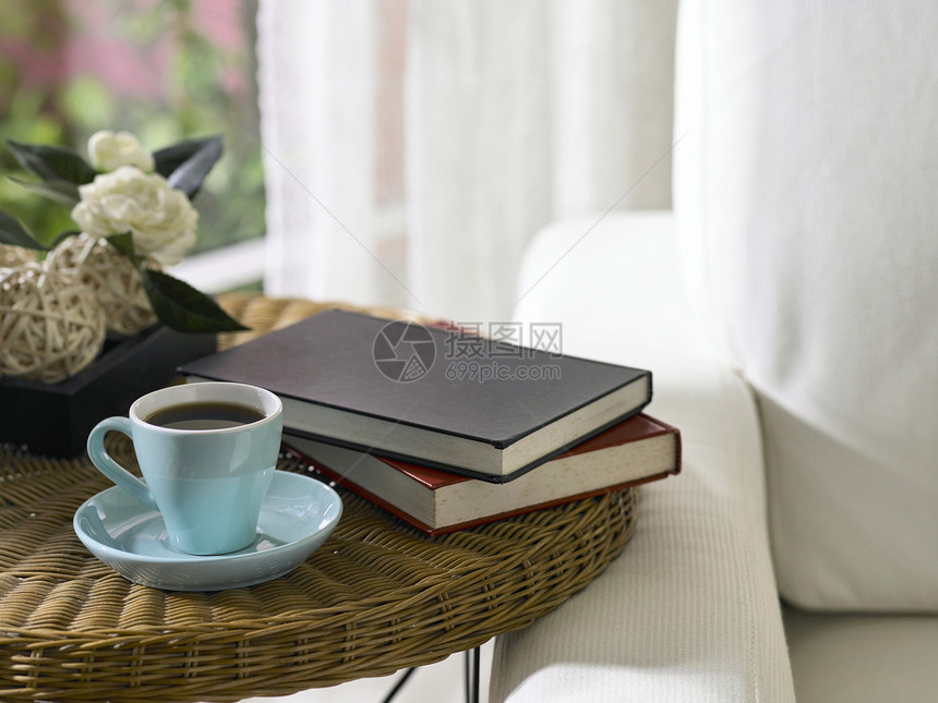 茶杯和书本盘子场景呵护设施空闲生活茶壶热饮休闲餐具图片
