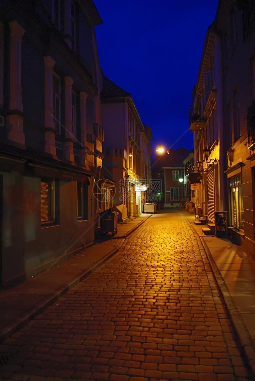 夜间旧卑尔根街图片