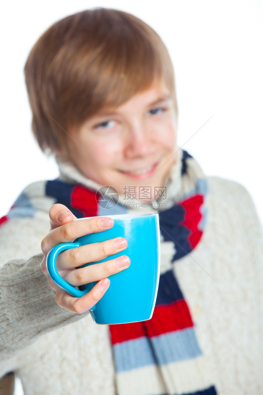 寒冬风格的年轻冷冻少年眼睛围巾羊毛乐趣咖啡快乐杯子男人男性季节图片