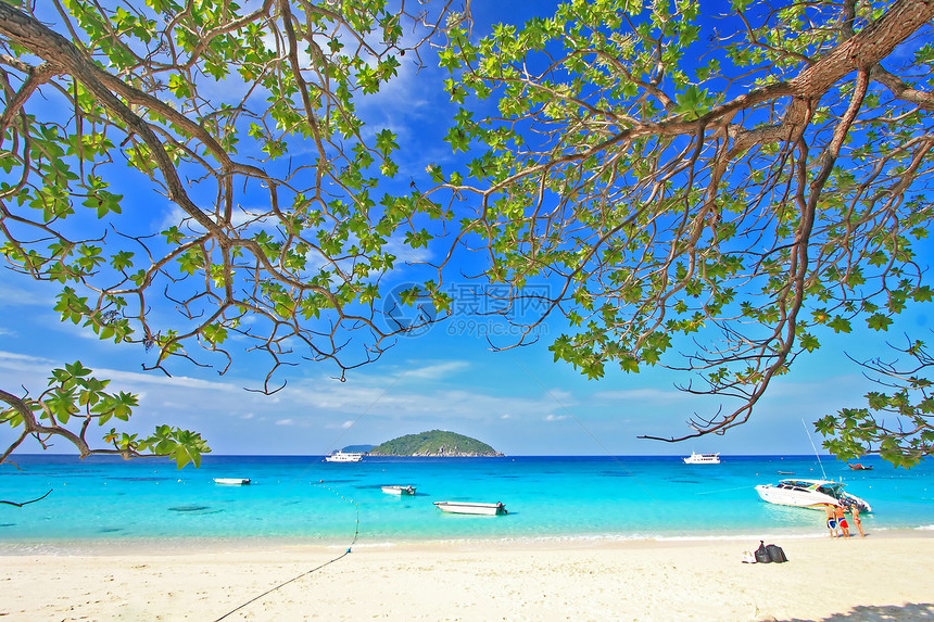 Similan国家公园 泰国南部天堂岛 位于泰国南部地标公园假期天空海滩植物天堂森林蓝色海洋图片