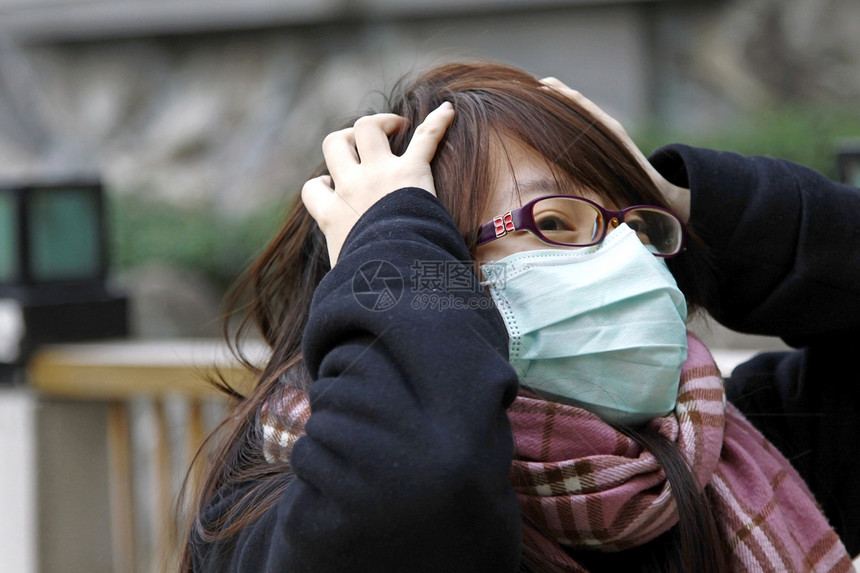 患有忧郁抑郁症的中国悲伤少女组织女孩成人黑发鼻子保健女性卫生青年咳嗽图片