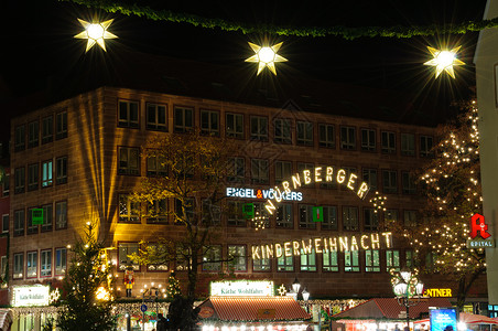 克里斯金斯市场圣诞灯饰历史建筑高清图片