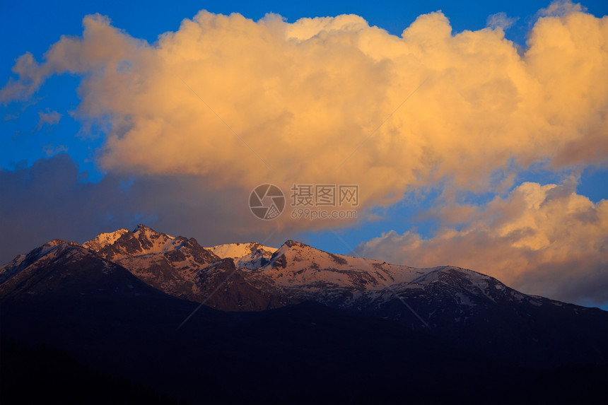 喜马拉雅山日落山脉风景天空图片