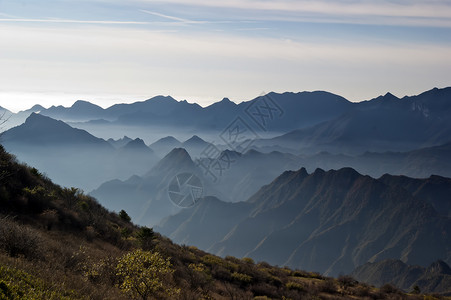中国湖北申农家山地貌山脉森林树木松树旅游背景图片