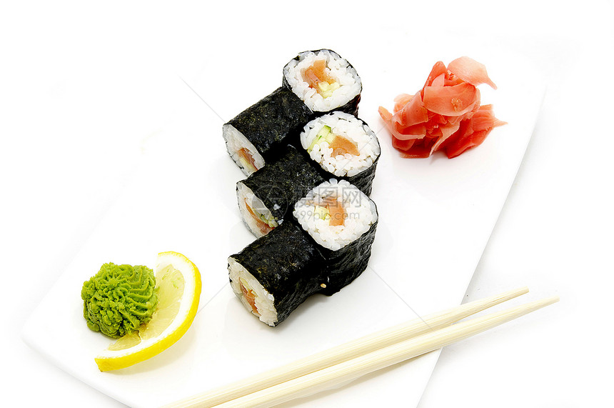 寿司在盘子上情调美味厨房鱼子柠檬维生素筷子咖啡店海鲜异国图片