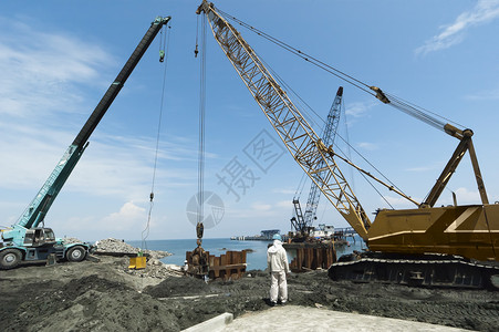 建筑施工天空电缆起重机水泥工业金属摄影师高清图片